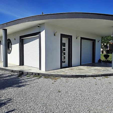 מונטובן Maison Sapiac - 4Pers - 2 Chambres - 3 Lits - Clim Reversible - Terrasse Ombragee Et Grand Jardin - Piscine Saison Estivale מראה חיצוני תמונה