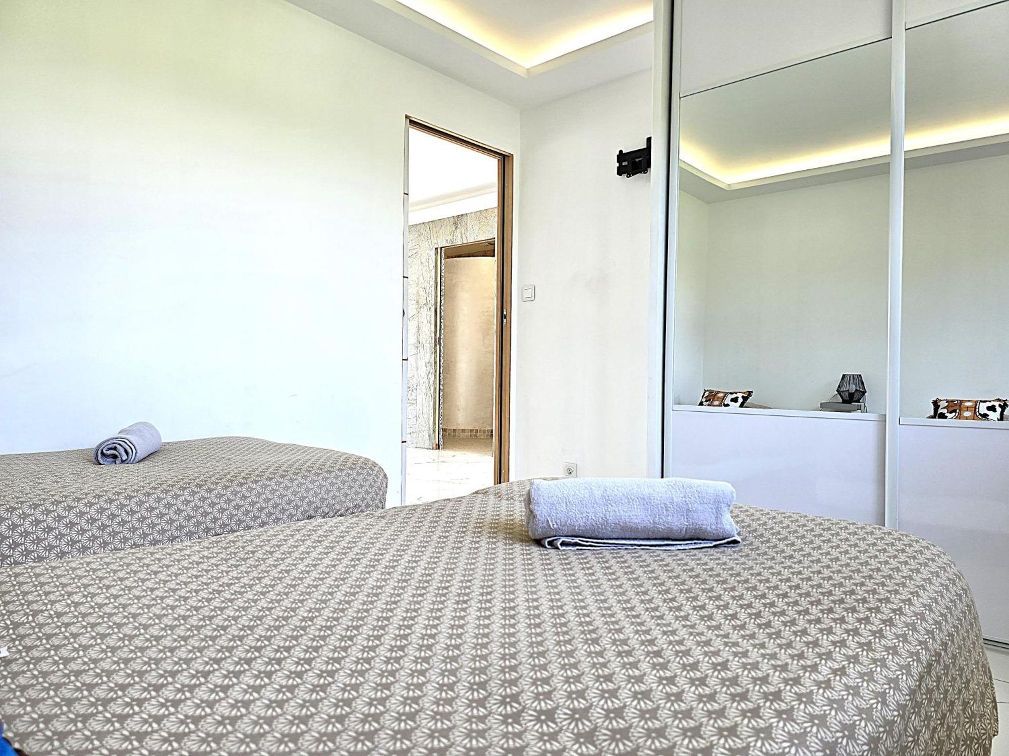 מונטובן Maison Sapiac - 4Pers - 2 Chambres - 3 Lits - Clim Reversible - Terrasse Ombragee Et Grand Jardin - Piscine Saison Estivale מראה חיצוני תמונה